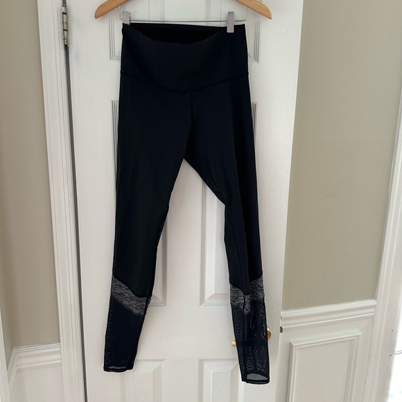 LuLulemon Black leggings with gray and mesh accent - Picture 5 of 5